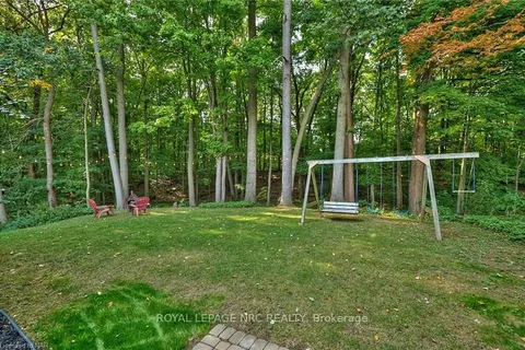 33 Berkwood Pl, Pelham, ON L0S 1E2