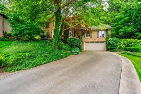 138 Uphill Crt, Hamilton, ON L9G 3R1