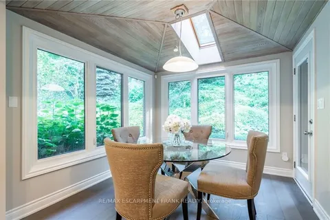 138 Uphill Crt, Hamilton, ON L9G 3R1