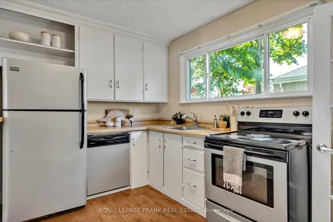 494 Wellington St, Peterborough, ON K9H 5C5