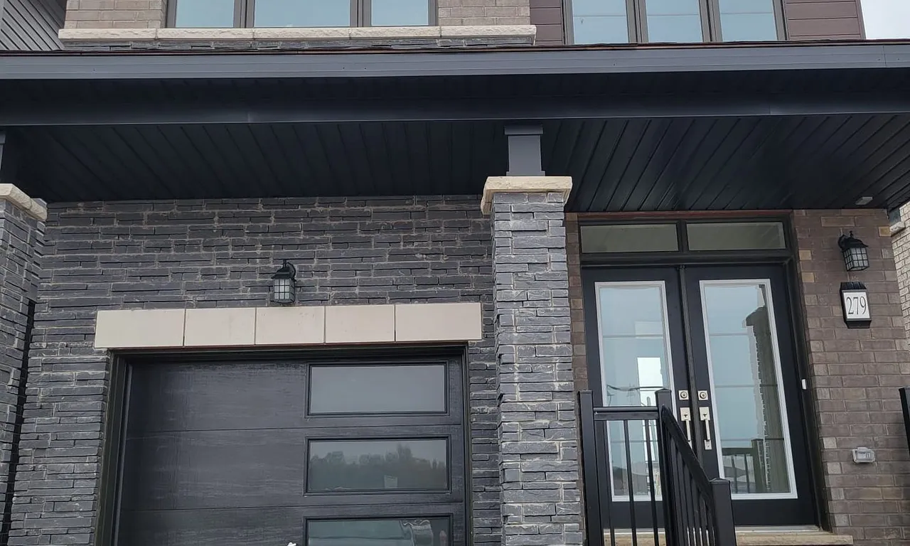 279 Gillespie Dr, Brantford, ON N3T 5L5