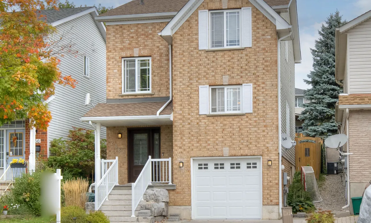 258 Keewatin Ave, Kitchener, ON N2B 3W4