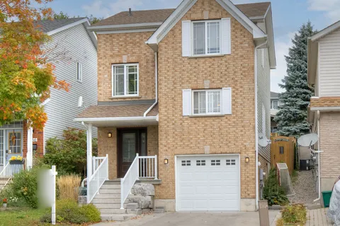 258 Keewatin Ave, Kitchener, ON N2B 3W4