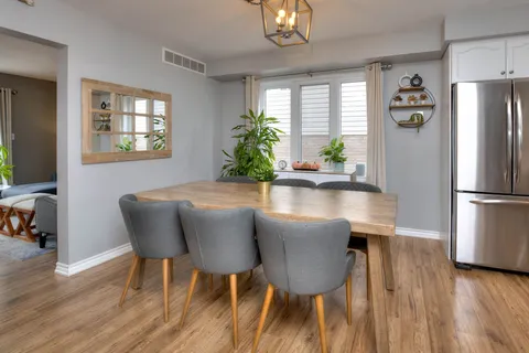 258 Keewatin Ave, Kitchener, ON N2B 3W4