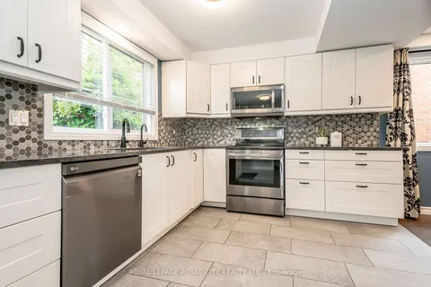 236 Ironwood Rd, Guelph, ON N1G 3G1