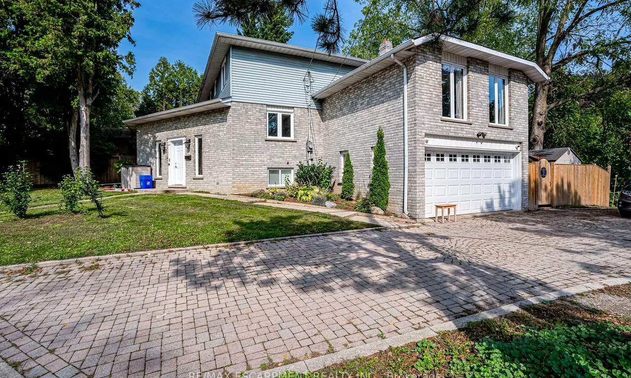 82 Osler Dr, Hamilton, ON L9H 4B5