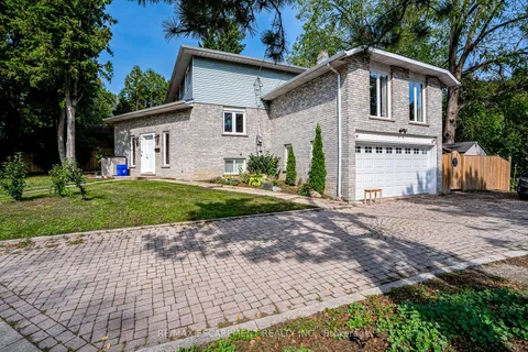 82 Osler Dr, Hamilton, ON L9H 4B5