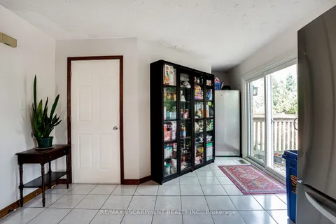 82 Osler Dr, Hamilton, ON L9H 4B5