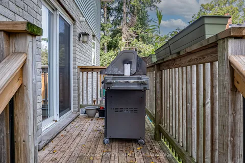 82 Osler Dr, Hamilton, ON L9H 4B5