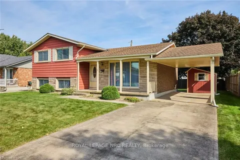 73 Pinehurst Dr, Welland, ON L3C 3J2