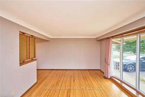 73 Pinehurst Dr, Welland, ON L3C 3J2