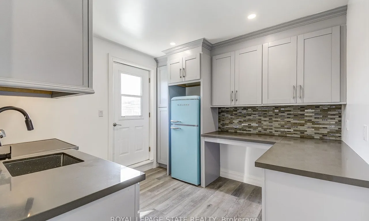 18 Fairholt Rd, Hamilton, ON L8M 2T1