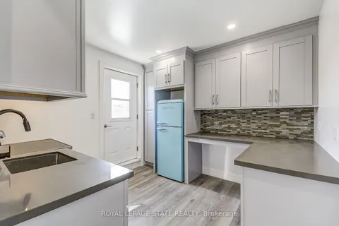 18 Fairholt Rd, Hamilton, ON L8M 2T1