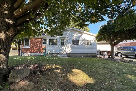 33 John St, Chatham-Kent, ON N7M 5B5