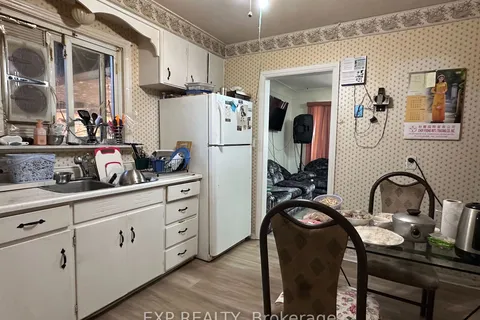 33 John St, Chatham-Kent, ON N7M 5B5