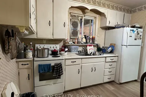 33 John St, Chatham-Kent, ON N7M 5B5