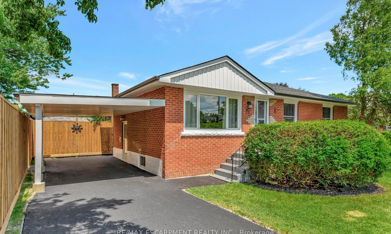77 Inchlee Dr, Hamilton, ON L9A 1V8
