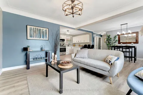 77 Inchlee Dr, Hamilton, ON L9A 1V8