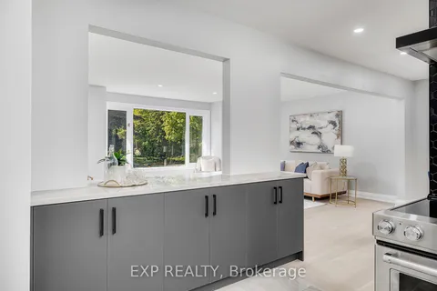 264 Shakespeare Dr, Waterloo, ON N2L 2T6