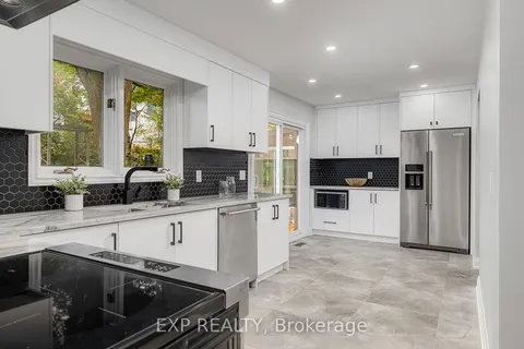 264 Shakespeare Dr, Waterloo, ON N2L 2T6