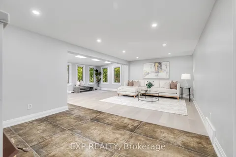 264 Shakespeare Dr, Waterloo, ON N2L 2T6