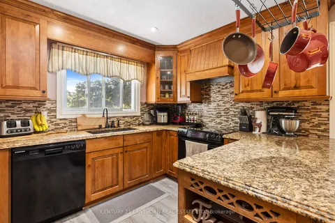 4 Stephen Cres, Quinte West, ON K8V 6B8