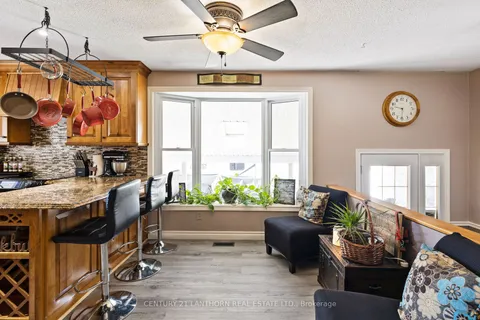 4 Stephen Cres, Quinte West, ON K8V 6B8