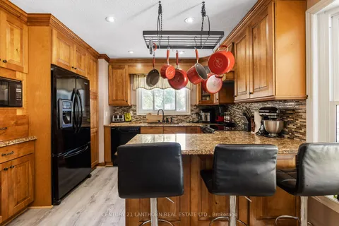 4 Stephen Cres, Quinte West, ON K8V 6B8