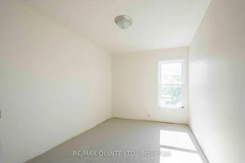 92 Moira St, Belleville, ON K8P 2S4