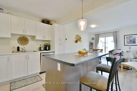 260 DAFFODIL Crt, Gravenhurst, ON P1P 0B8