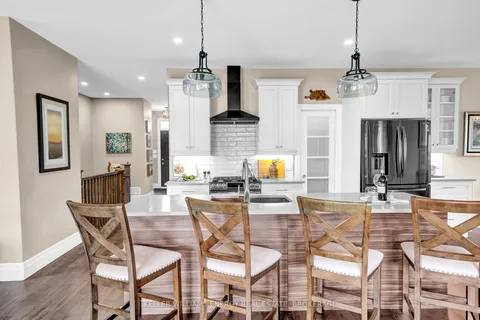 8 Curtis St, Prince Edward County, ON K0K 2T0