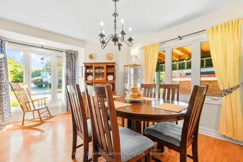 2010 Alta Vista Dr, Ottawa, ON K1H 7L1