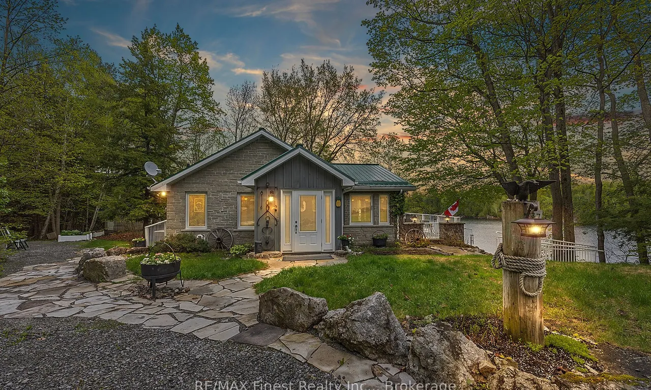 8126 Perth Rd, South Frontenac, ON K0H 2L0