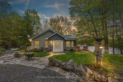 8126 Perth Rd, South Frontenac, ON K0H 2L0