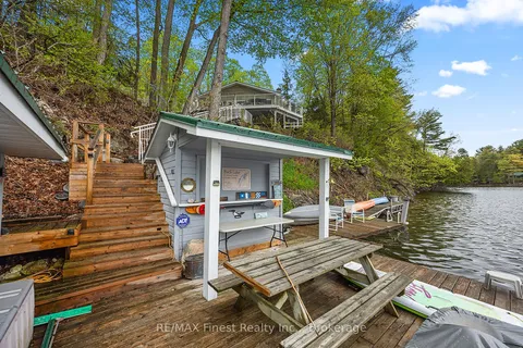 8126 Perth Rd, South Frontenac, ON K0H 2L0