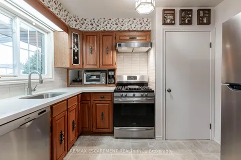 39 Oriole Cres, Grimsby, ON L3M 3X7
