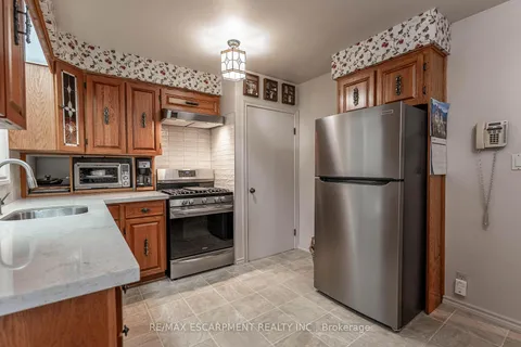 39 Oriole Cres, Grimsby, ON L3M 3X7