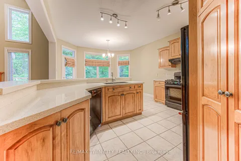 532 Birchleaf Walk, Waterloo, ON N2T 2W5