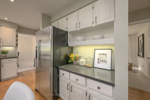 211 Somerset Cres, London, ON N6K 3S5