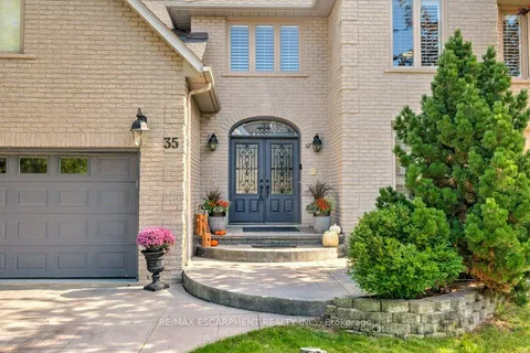 35 Lido Dr, Hamilton, ON L8E 5E8