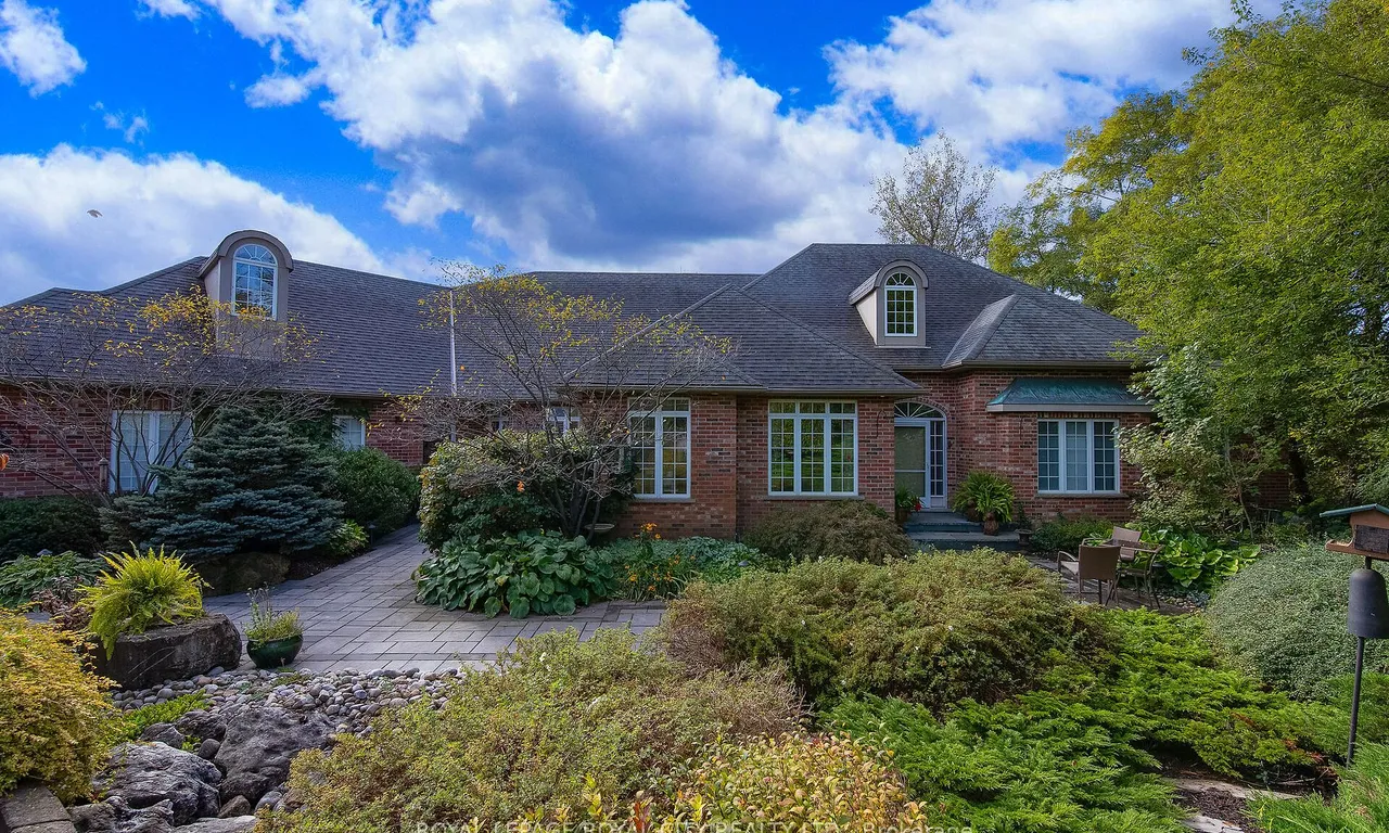 7 Fox Run Dr, Puslinch, ON N1H 6H9