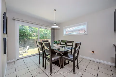 12 Summerfield Dr, Guelph, ON N1L 1T6