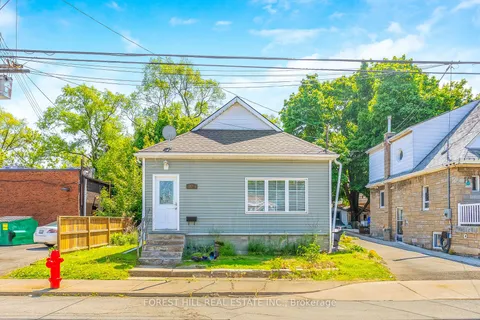 224 Brucedale Ave, Hamilton, ON L9A 1P3