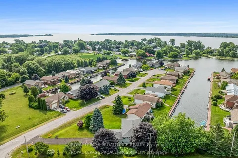 1 Wendy&apos;s Lane, Brighton, ON K0K 1H0
