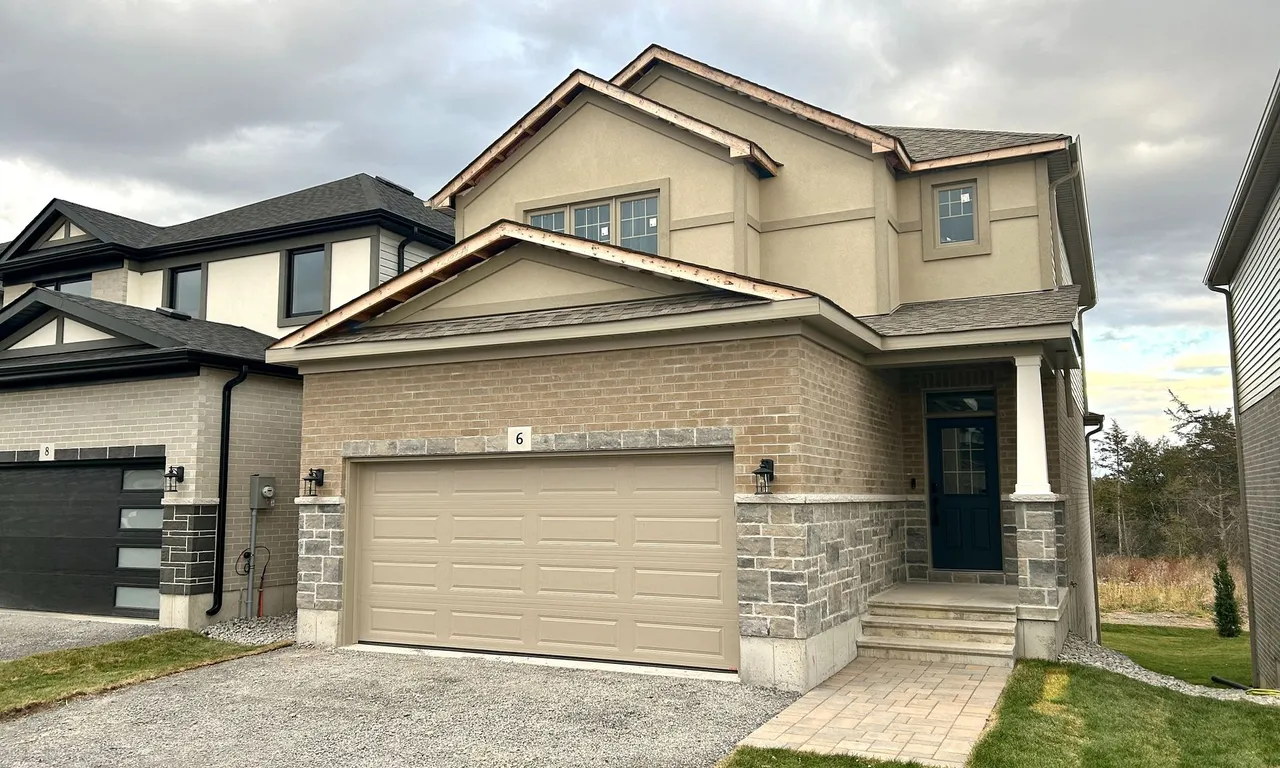 6 Peace River St, Belleville, ON K8N 4Z5
