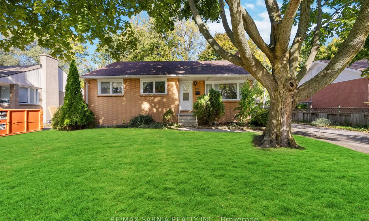 860 Charlesworth Dr, Sarnia, ON N7V 2S2