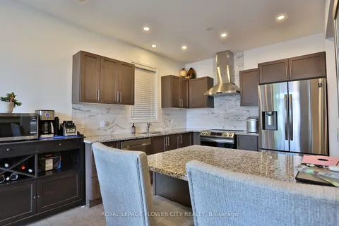 63 Saddlebrook Crt, Kitchener, ON N2R 1W7