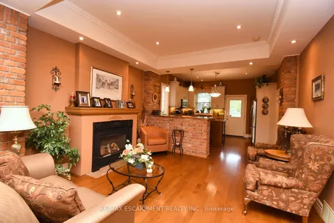 152 HOMEWOOD Ave, Hamilton, ON L8P 2M5