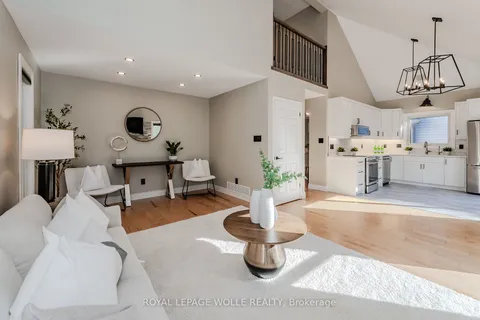 623 Cardiff St, Waterloo, ON N2T 2P4