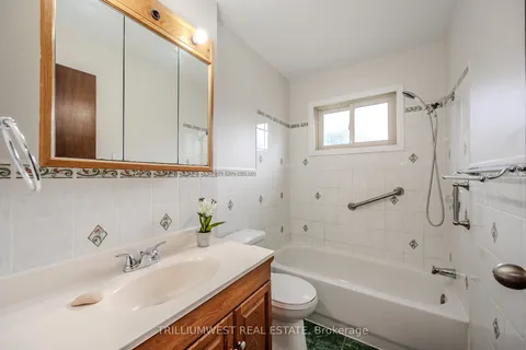 58 Fifth Ave, Kitchener, ON N2C 1P4